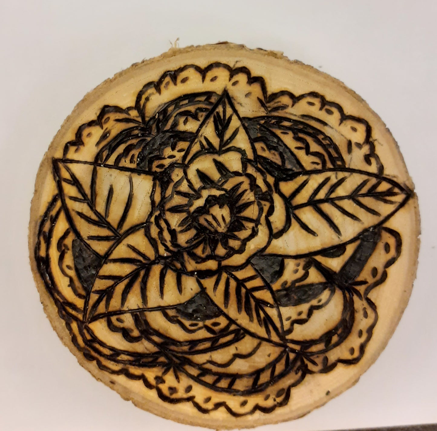 Handcrafted Wooden Floral Plate – 16 CM Diameter x 6 CM Thickness (Pyrography Design)